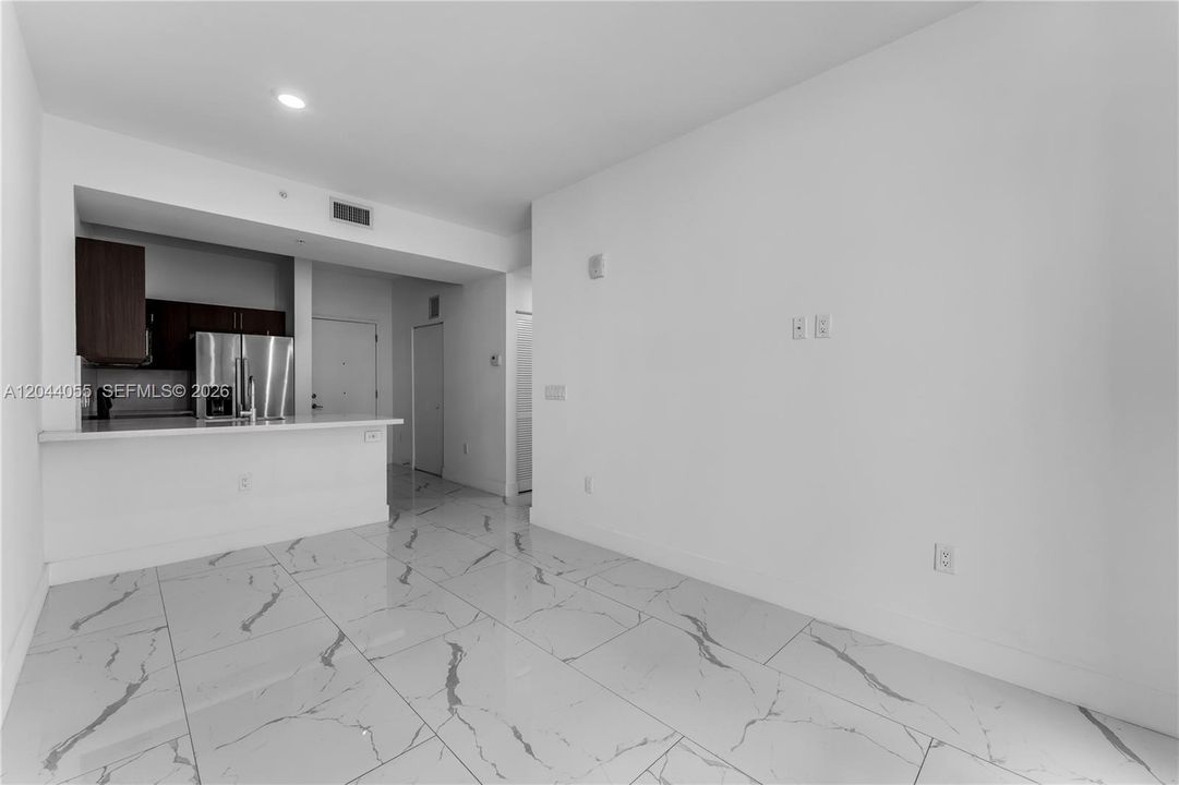 В аренду: $2,900 (2 спален, 2 ванн, 940 Квадратных фут)