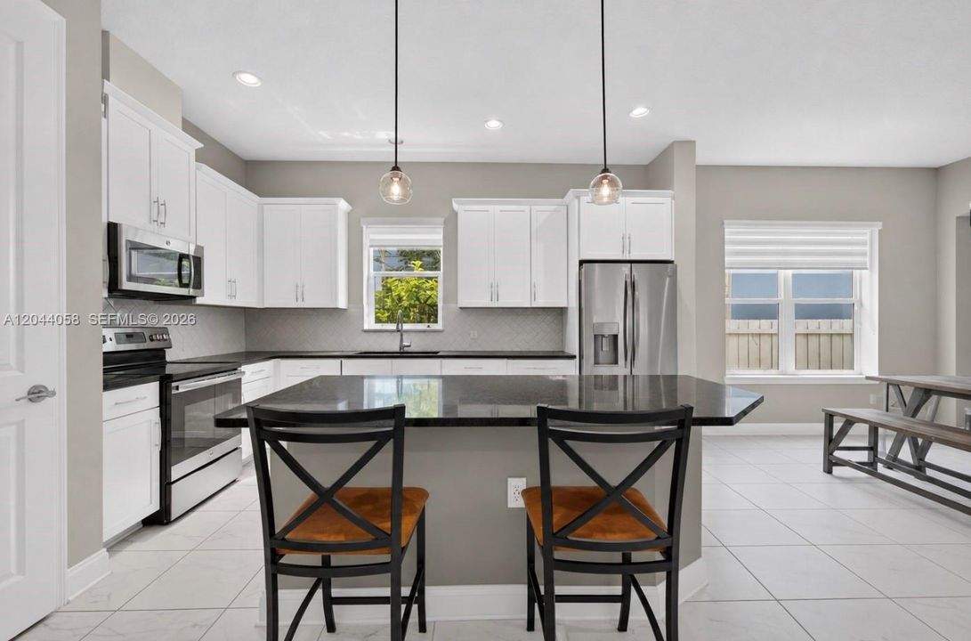 En Venta: $646,000 (3 camas, 2 baños, 0 Pies cuadrados)