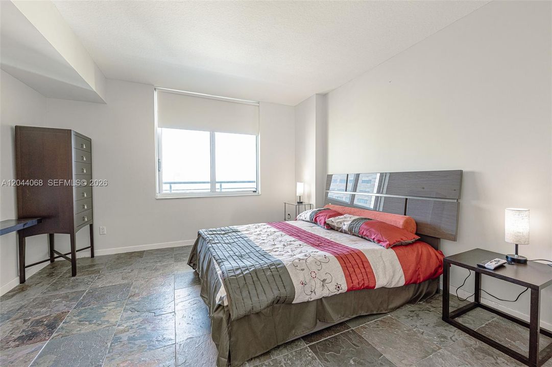 For Rent: $3,000 (1 beds, 1 baths, 846 Square Feet)