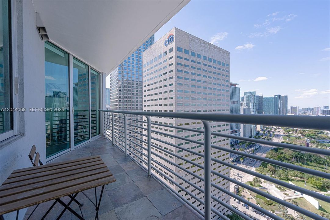 For Rent: $3,000 (1 beds, 1 baths, 846 Square Feet)