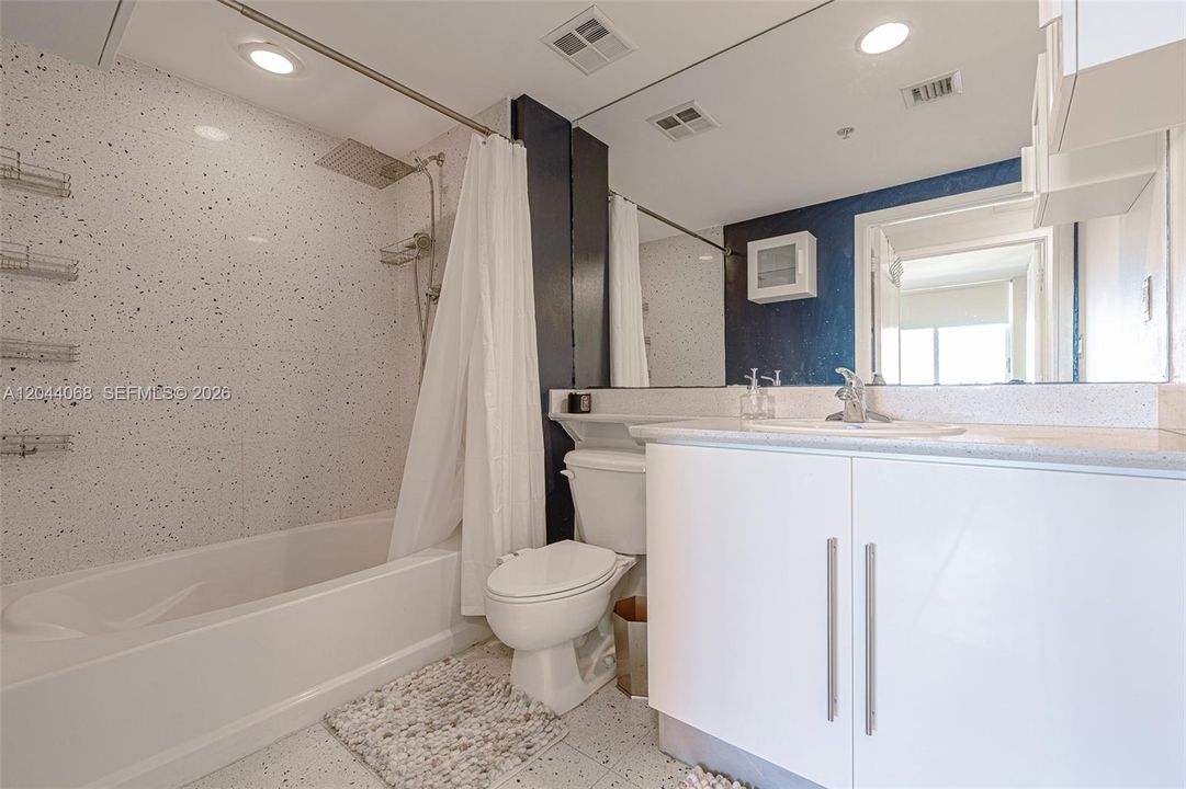 For Rent: $3,000 (1 beds, 1 baths, 846 Square Feet)