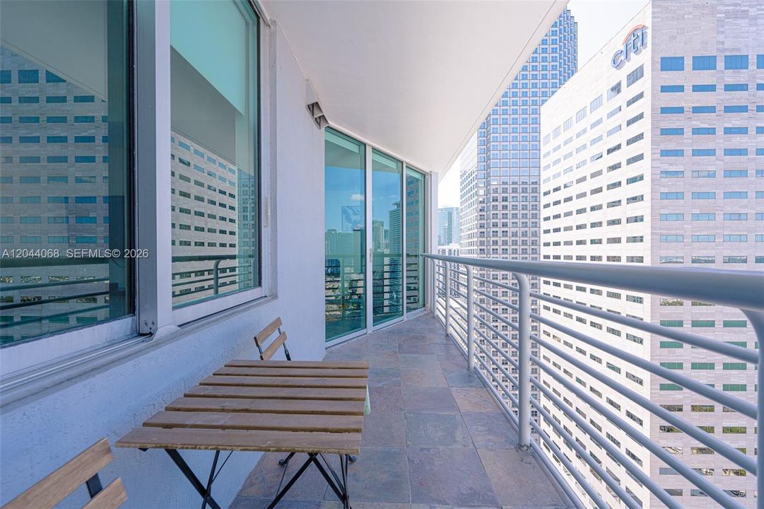 For Rent: $3,000 (1 beds, 1 baths, 846 Square Feet)
