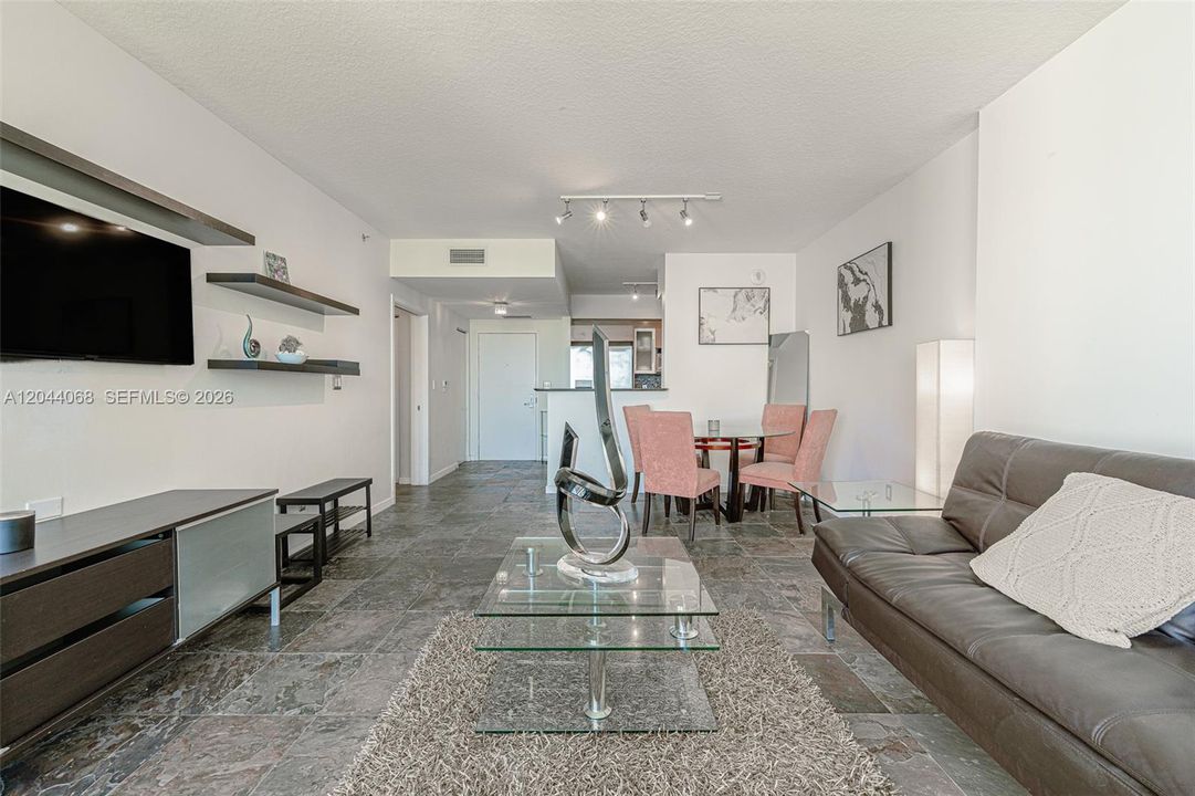 For Rent: $3,000 (1 beds, 1 baths, 846 Square Feet)