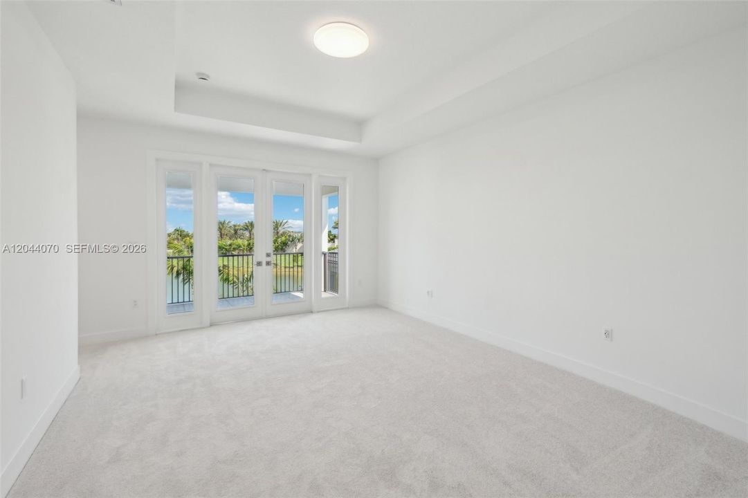 Active With Contract: $7,750 (5 beds, 5 baths, 3987 Square Feet)