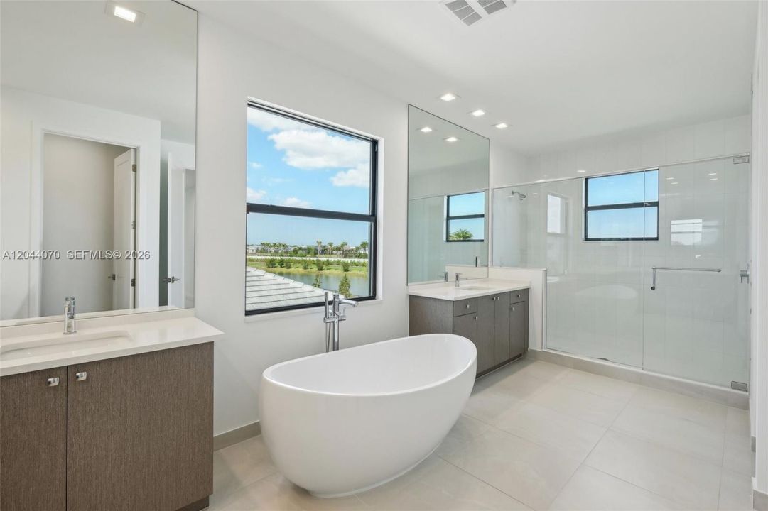 Active With Contract: $7,750 (5 beds, 5 baths, 3987 Square Feet)