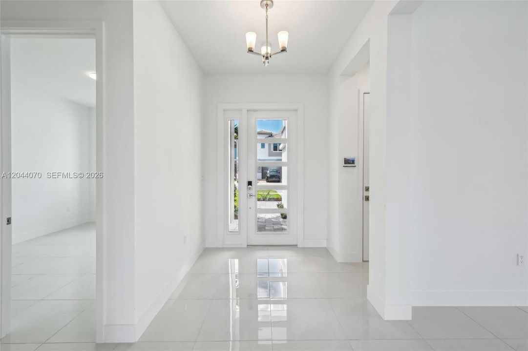 Active With Contract: $7,750 (5 beds, 5 baths, 3987 Square Feet)