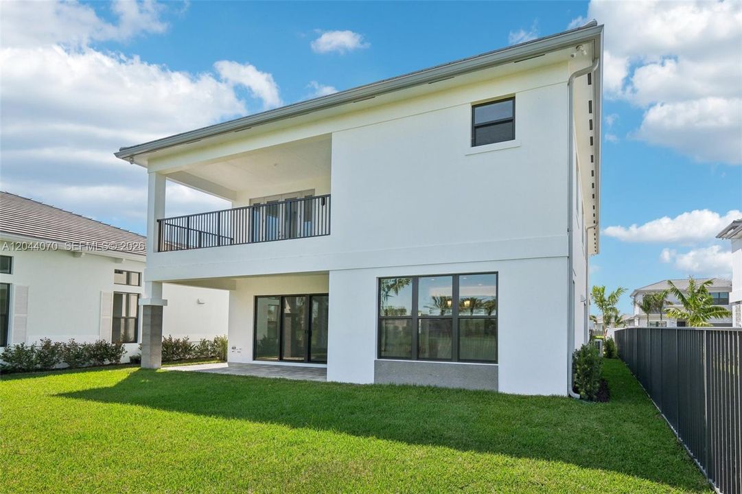 Active With Contract: $7,750 (5 beds, 5 baths, 3987 Square Feet)