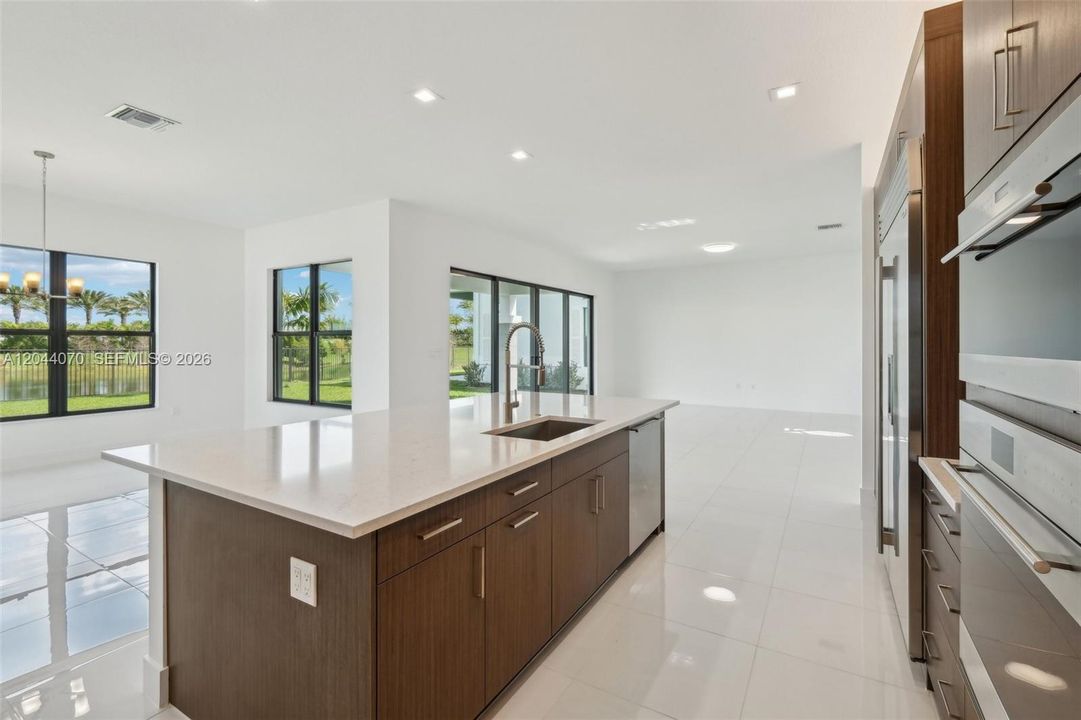 Active With Contract: $7,750 (5 beds, 5 baths, 3987 Square Feet)
