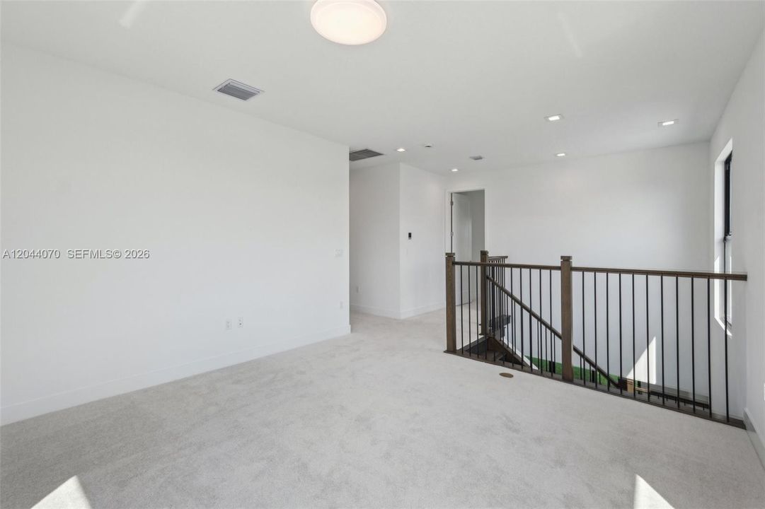 Active With Contract: $7,750 (5 beds, 5 baths, 3987 Square Feet)
