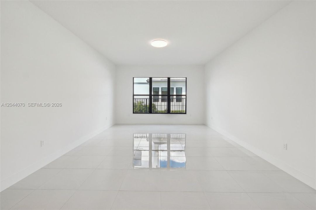 Active With Contract: $7,750 (5 beds, 5 baths, 3987 Square Feet)