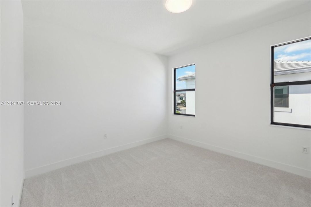 Active With Contract: $7,750 (5 beds, 5 baths, 3987 Square Feet)