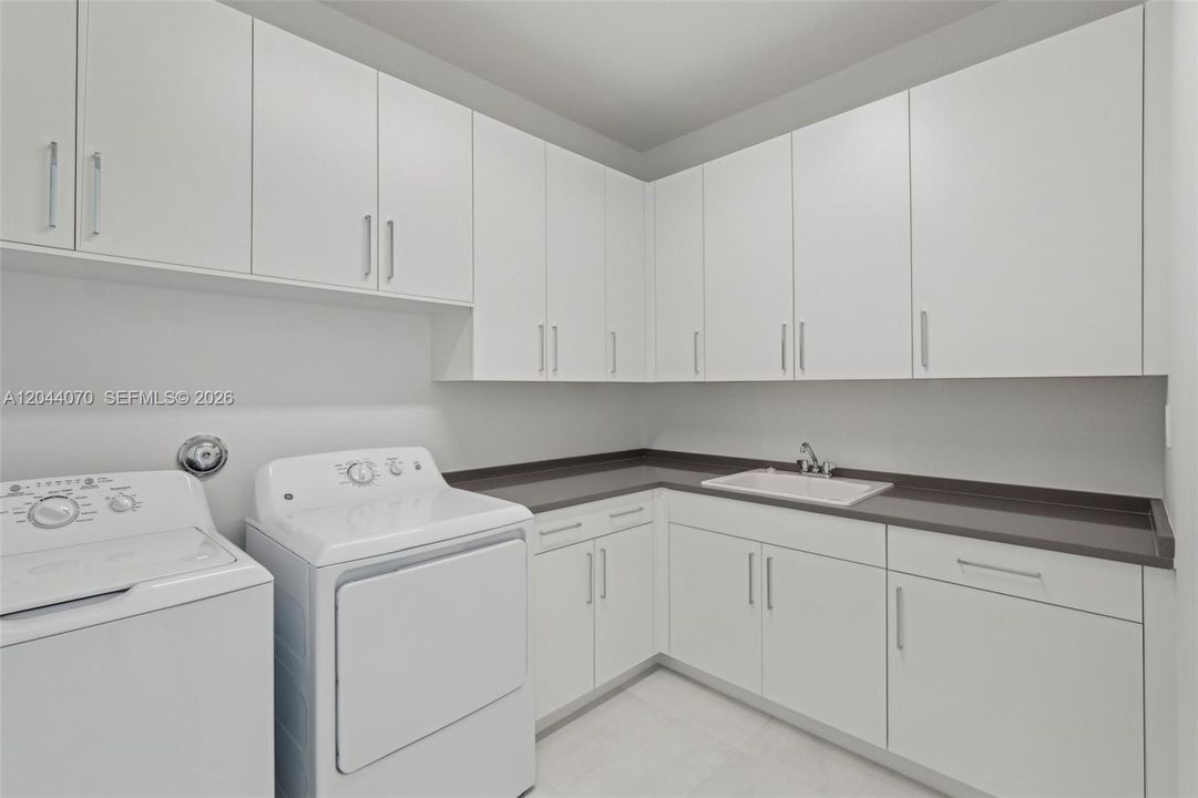 Active With Contract: $7,750 (5 beds, 5 baths, 3987 Square Feet)