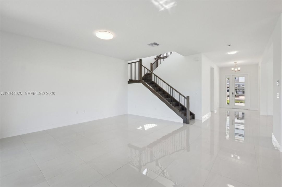 Active With Contract: $7,750 (5 beds, 5 baths, 3987 Square Feet)
