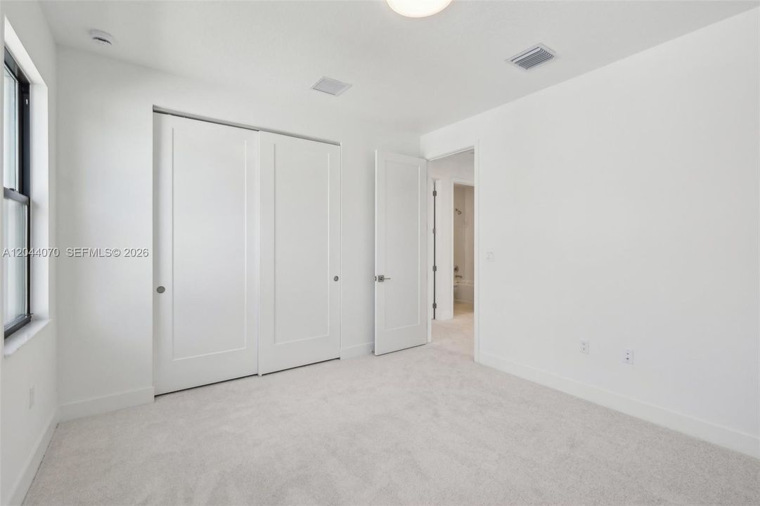 Active With Contract: $7,750 (5 beds, 5 baths, 3987 Square Feet)