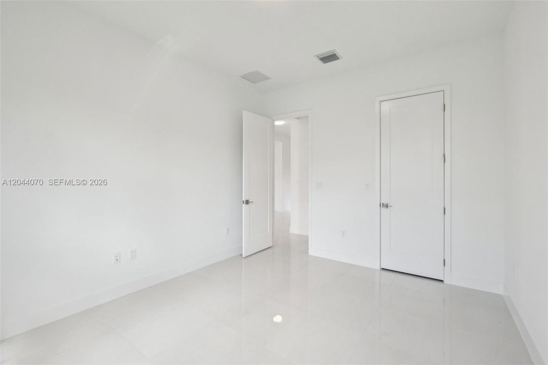 Active With Contract: $7,750 (5 beds, 5 baths, 3987 Square Feet)