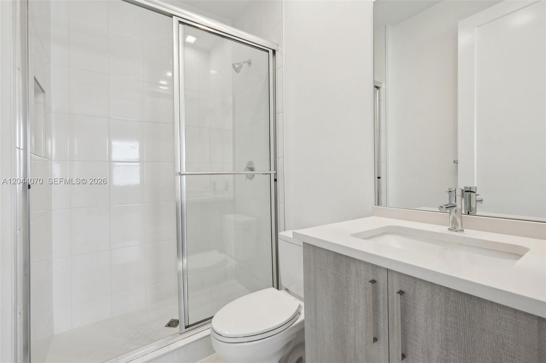 Active With Contract: $7,750 (5 beds, 5 baths, 3987 Square Feet)