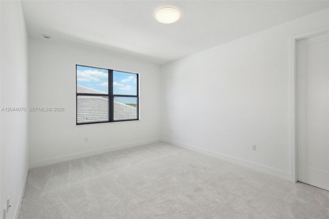Active With Contract: $7,750 (5 beds, 5 baths, 3987 Square Feet)