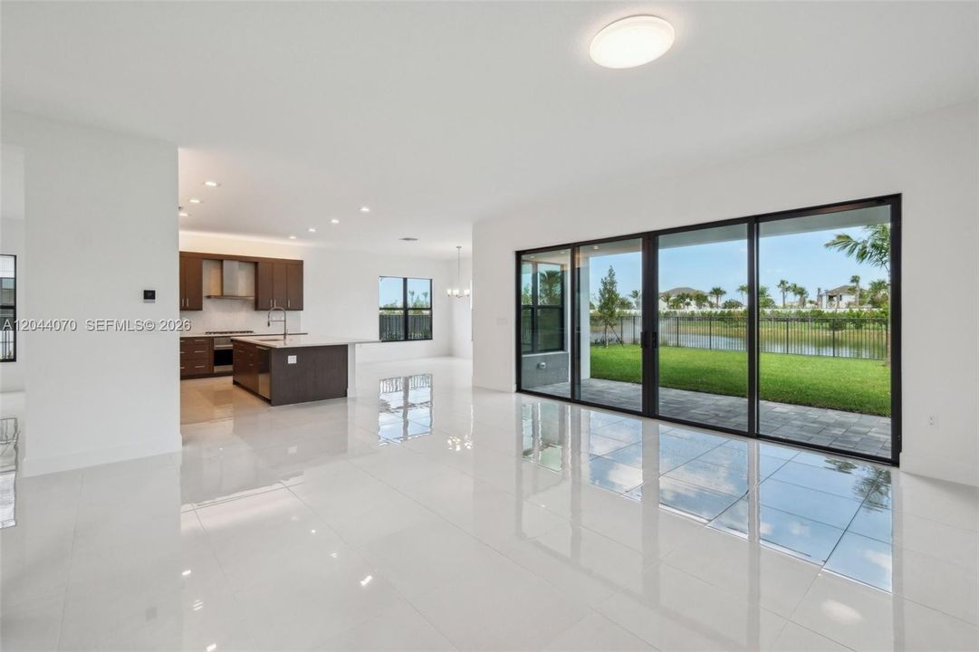 Active With Contract: $7,750 (5 beds, 5 baths, 3987 Square Feet)