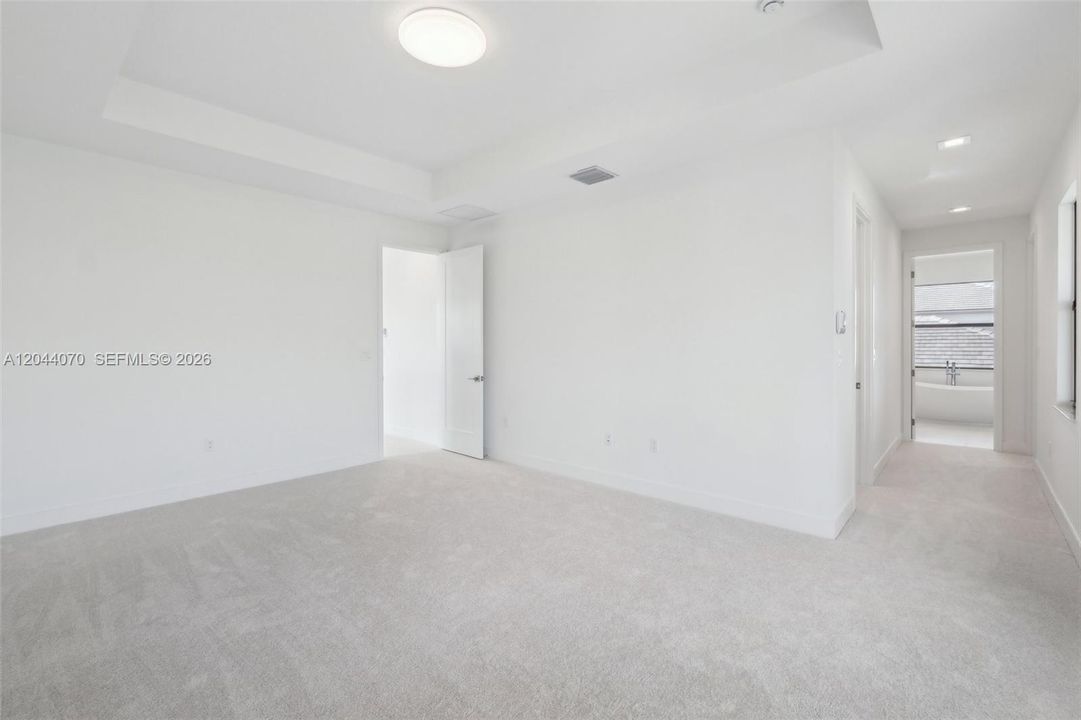 Active With Contract: $7,750 (5 beds, 5 baths, 3987 Square Feet)
