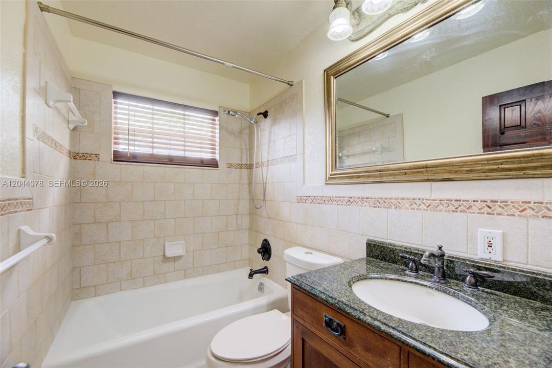 В аренду: $3,300 (3 спален, 2 ванн, 1428 Квадратных фут)