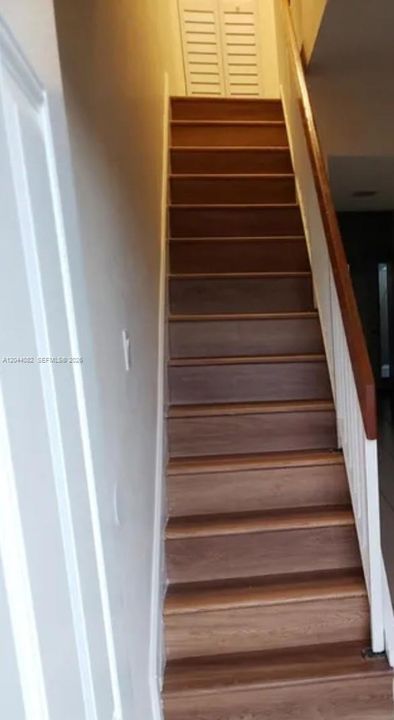 На продажу: $319,000 (2 спален, 1 ванн, 914 Квадратных фут)
