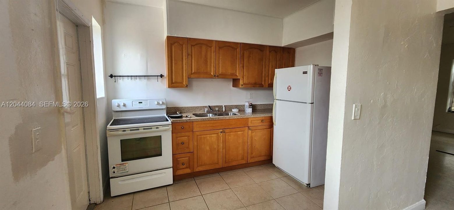 В аренду: $1,600 (2 спален, 1 ванн, 4344 Квадратных фут)