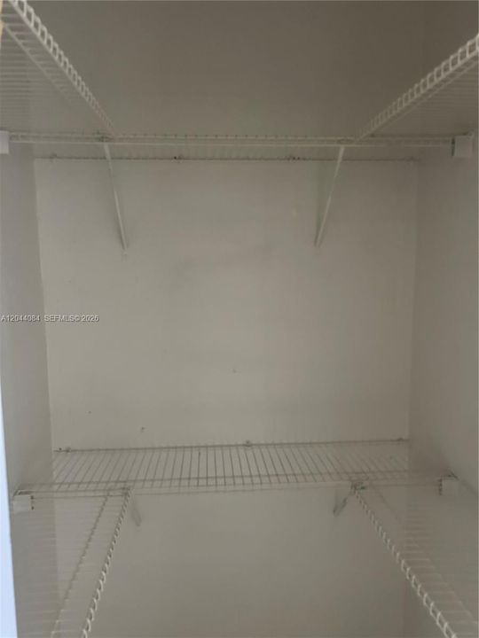 В аренду: $1,600 (2 спален, 1 ванн, 4344 Квадратных фут)