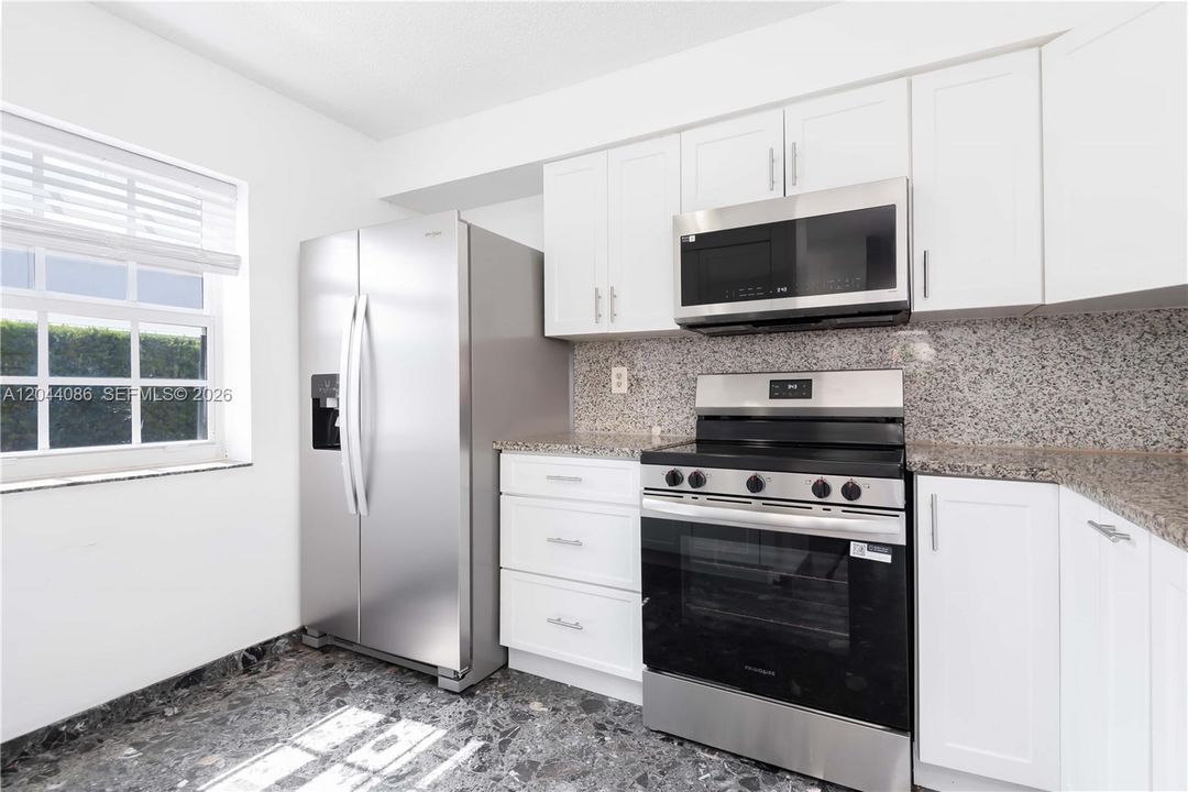 В аренду: $3,600 (3 спален, 2 ванн, 1449 Квадратных фут)