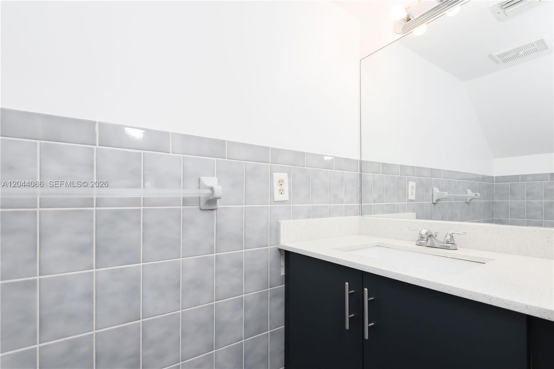 В аренду: $3,600 (3 спален, 2 ванн, 1449 Квадратных фут)