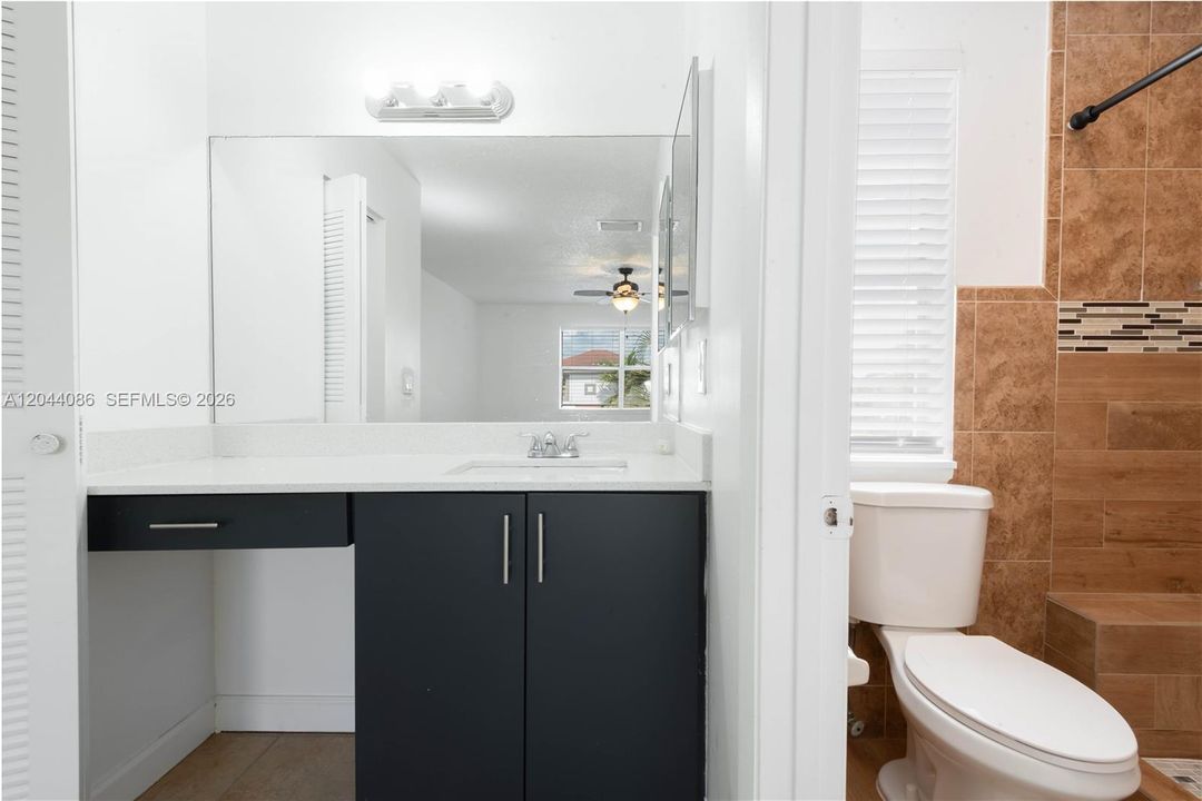 В аренду: $3,600 (3 спален, 2 ванн, 1449 Квадратных фут)