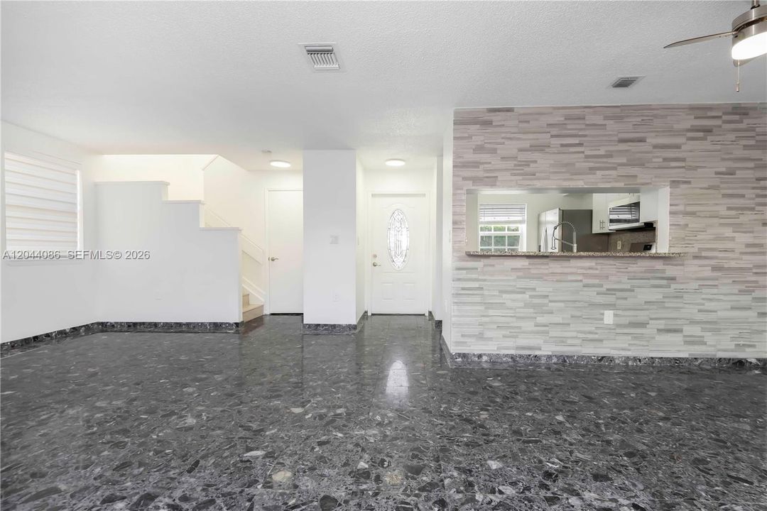 В аренду: $3,600 (3 спален, 2 ванн, 1449 Квадратных фут)