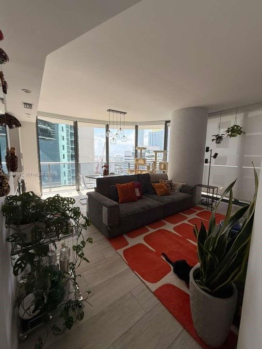 For Sale: $733,000 (2 beds, 2 baths, 788 Square Feet)