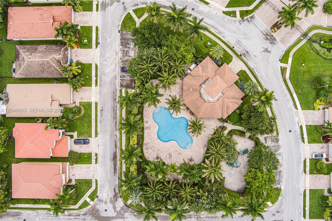 На продажу: $675,000 (4 спален, 2 ванн, 2630 Квадратных фут)