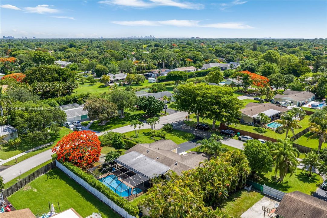 На продажу: $895,000 (3 спален, 2 ванн, 1705 Квадратных фут)