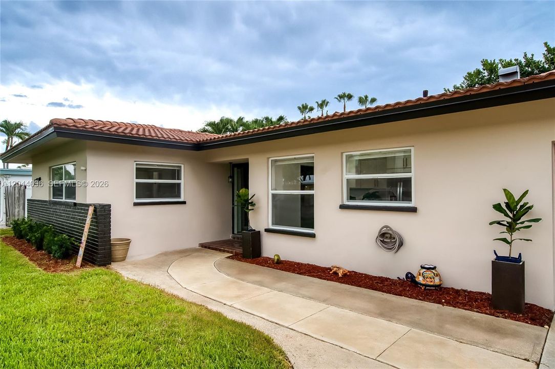 En Venta: $565,000 (2 camas, 2 baños, 1351 Pies cuadrados)