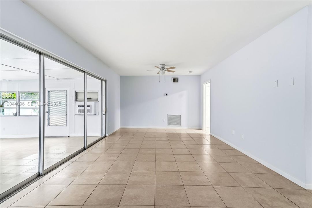 En Venta: $565,000 (2 camas, 2 baños, 1351 Pies cuadrados)