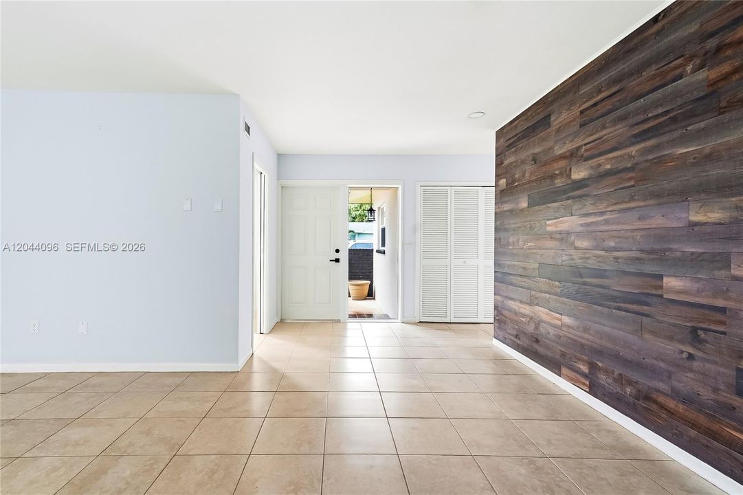 En Venta: $565,000 (2 camas, 2 baños, 1351 Pies cuadrados)