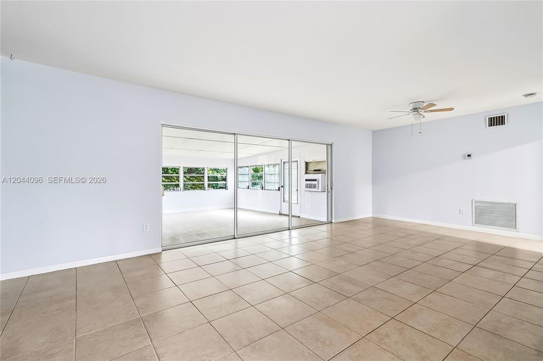 En Venta: $565,000 (2 camas, 2 baños, 1351 Pies cuadrados)