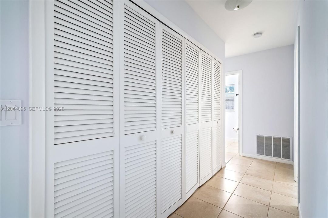 En Venta: $565,000 (2 camas, 2 baños, 1351 Pies cuadrados)