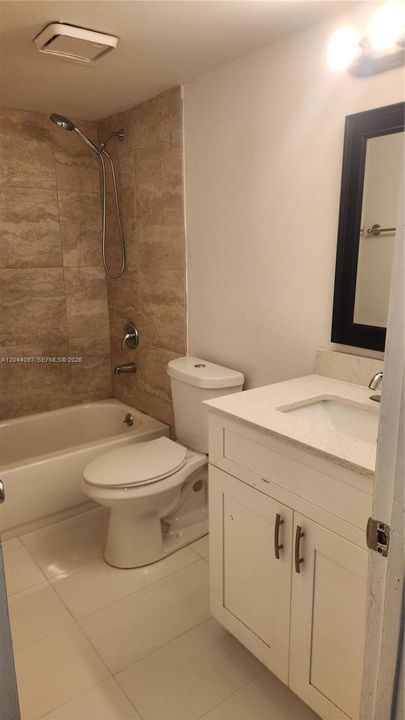 En Renta: $1,900 (2 camas, 2 baños, 900 Pies cuadrados)