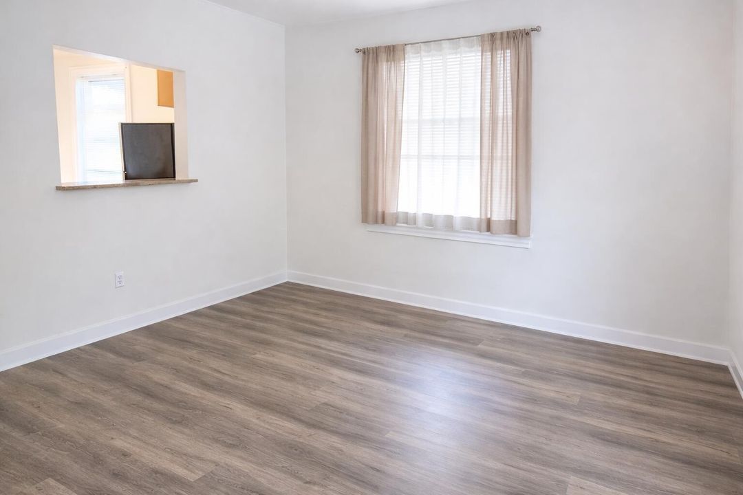 LIVING ROOM UNIT 3