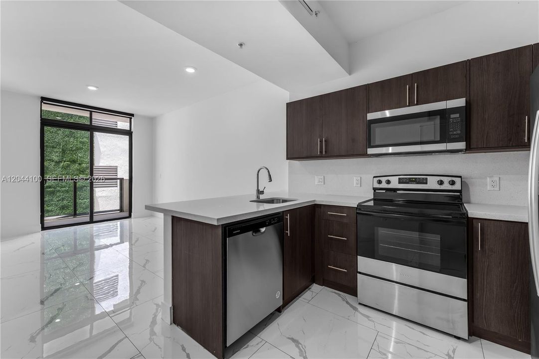 В аренду: $3,400 (3 спален, 3 ванн, 1128 Квадратных фут)