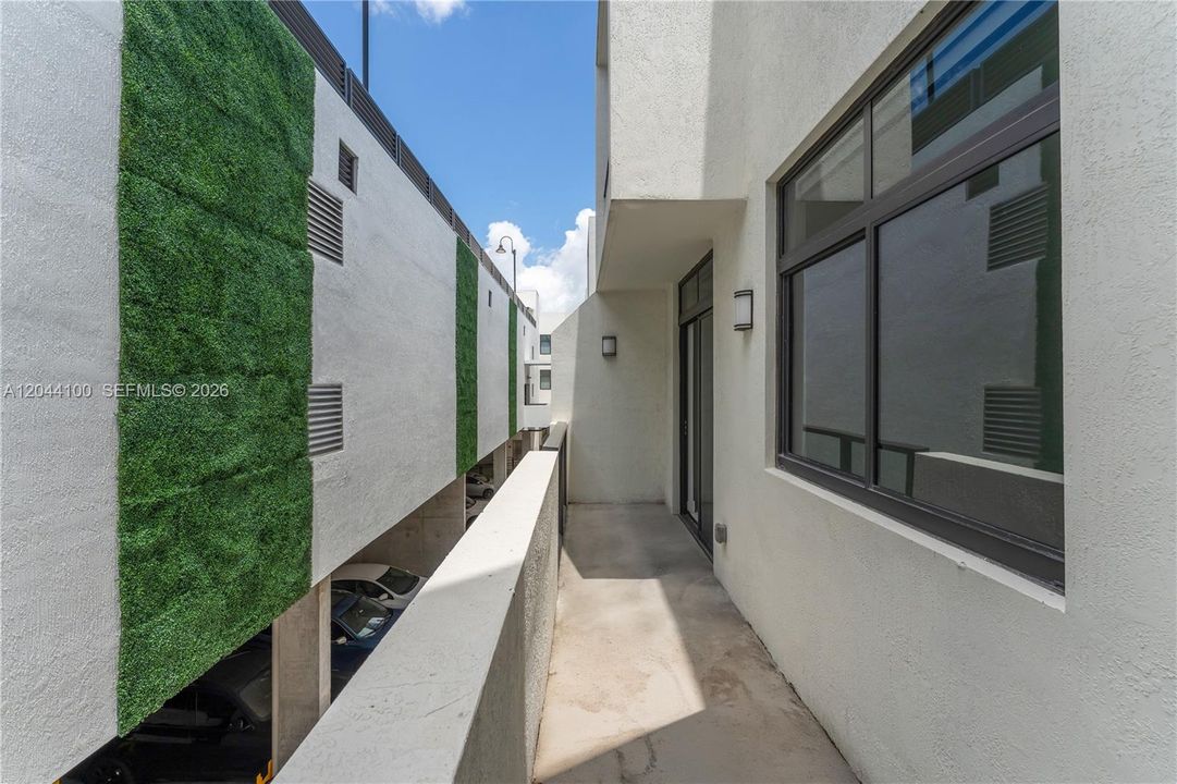 В аренду: $3,400 (3 спален, 3 ванн, 1128 Квадратных фут)