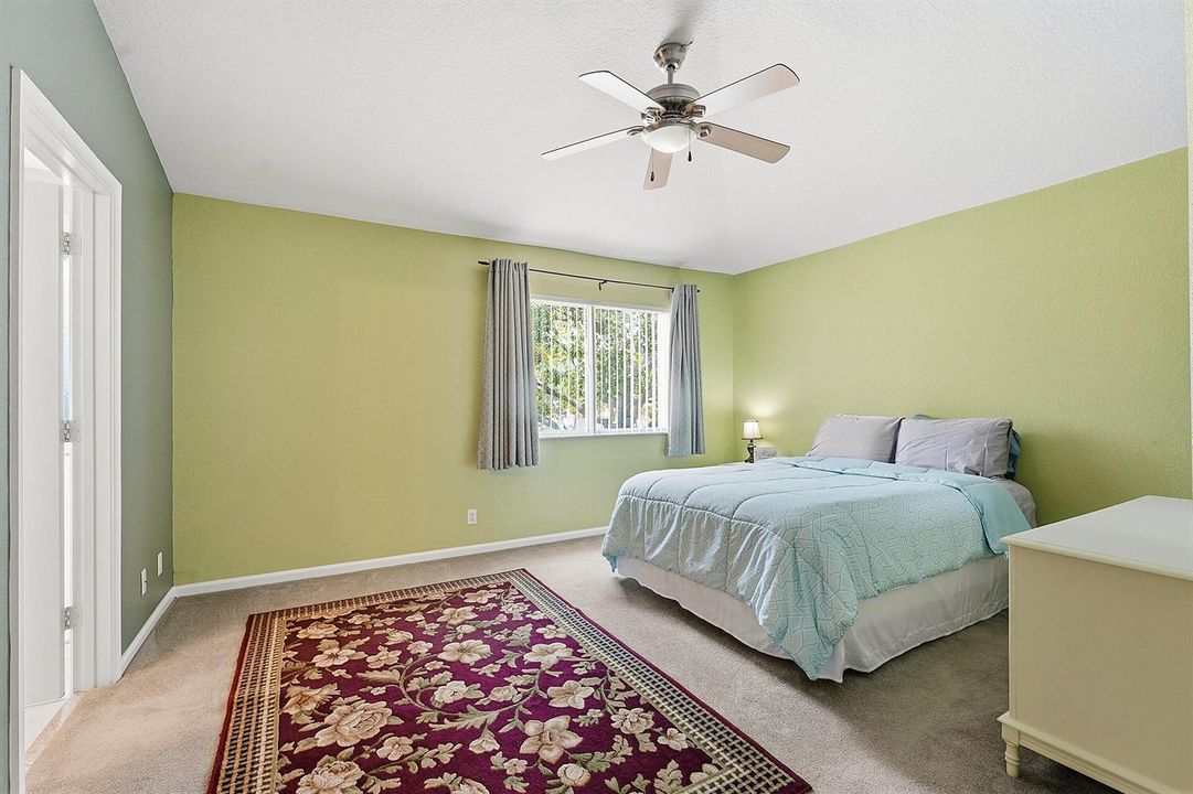 16Master bedroompg