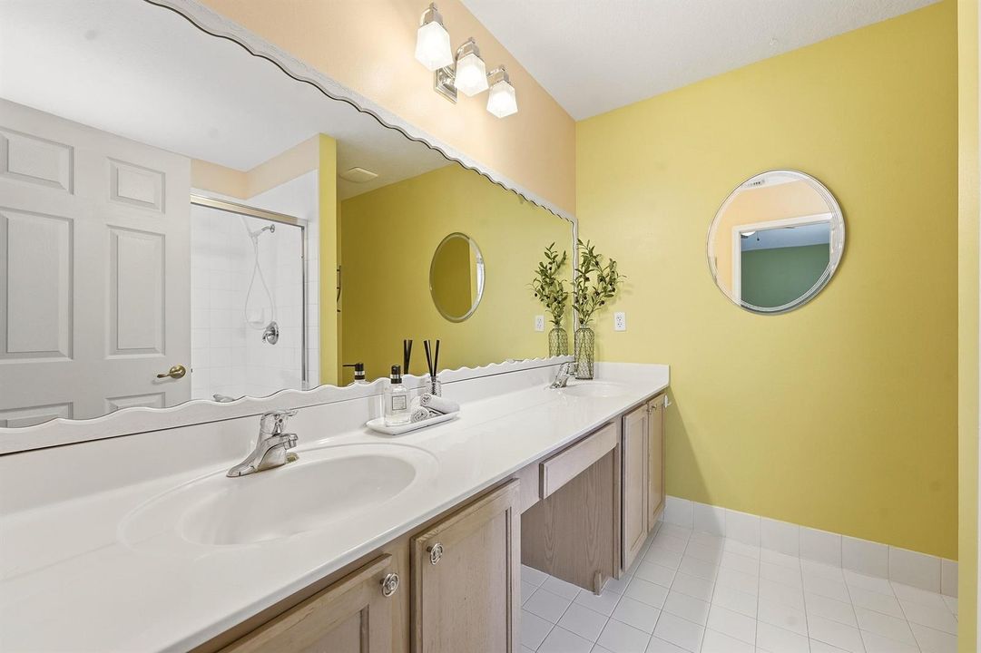 19 Master Bath