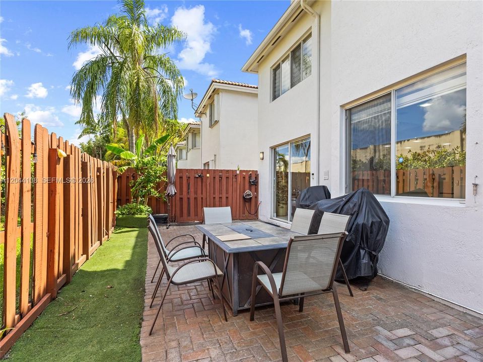 For Sale: $819,000 (3 beds, 3 baths, 2312 Square Feet)