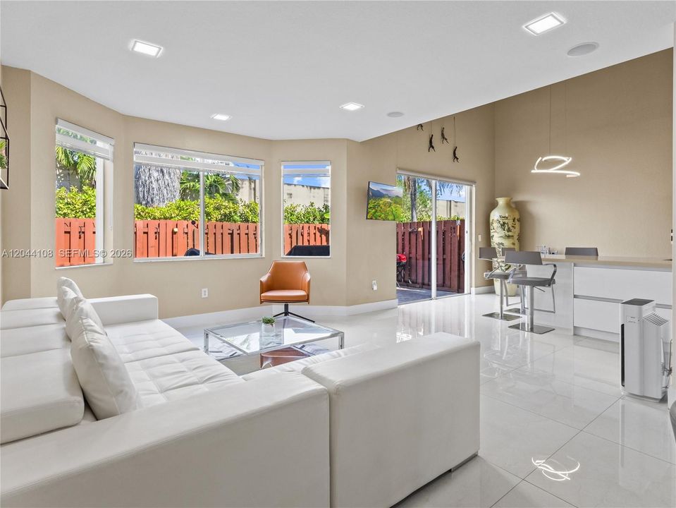 For Sale: $819,000 (3 beds, 3 baths, 2312 Square Feet)