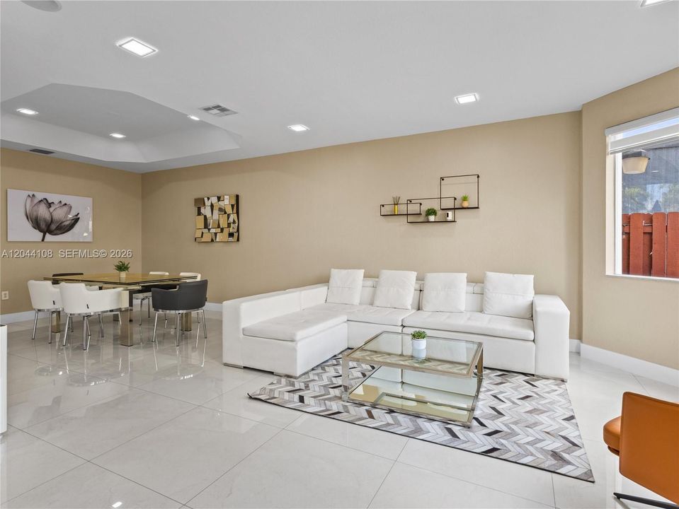 For Sale: $819,000 (3 beds, 3 baths, 2312 Square Feet)