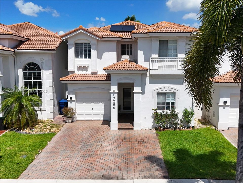For Sale: $819,000 (3 beds, 3 baths, 2312 Square Feet)