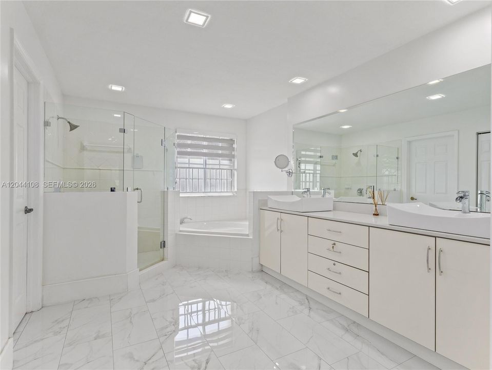 For Sale: $819,000 (3 beds, 3 baths, 2312 Square Feet)